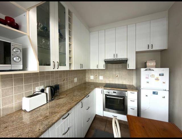 2 BEDROOM PROPERTY TO RENT IN FISH HOEK